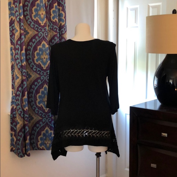 Black Shark-bite 3/4 Sleeve with Cutouts Along Hem - Picture 2 of 4